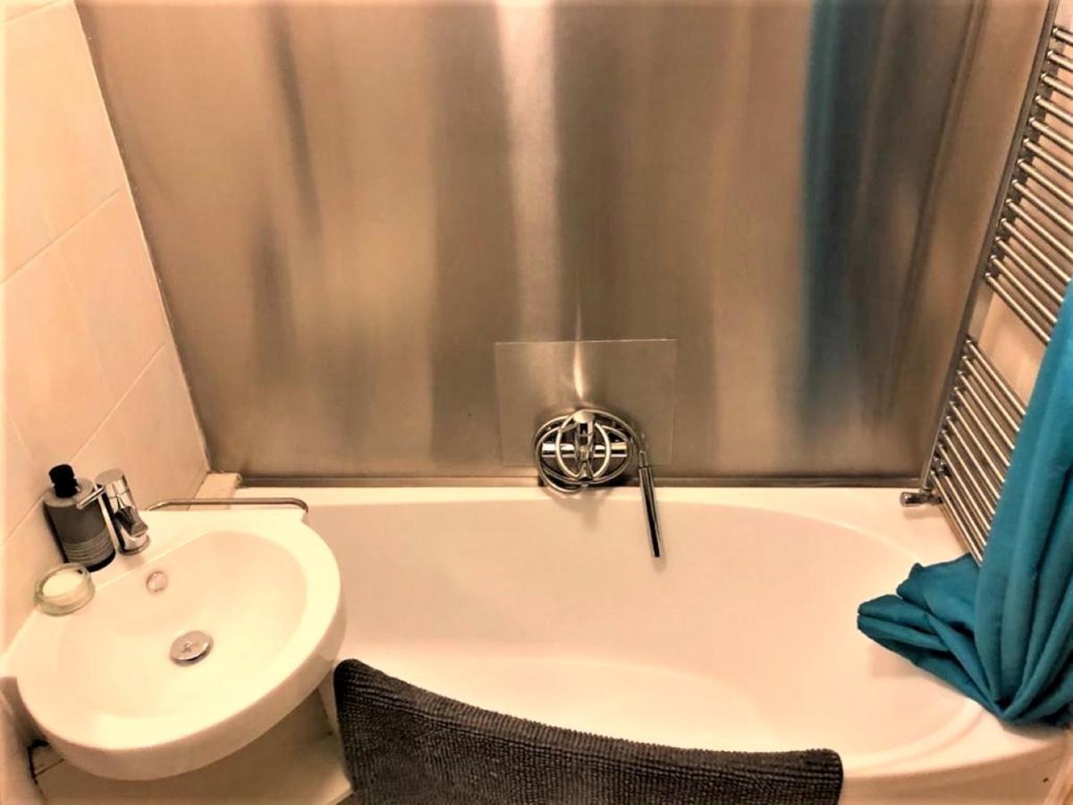 Splendid 1 Bedroom Flat + Terrace London Eksteriør billede